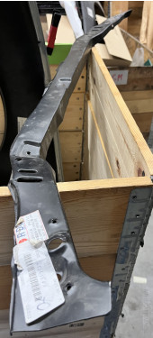 Suzuki Swift, Radiator support boven.