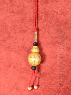 Thaise auto hanger met kalebas amulet met yantra inscripties