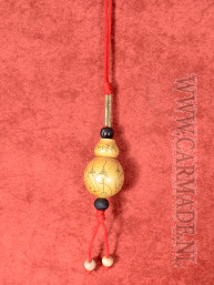 Thaise auto hanger met kalebas amulet met yantra inscripties